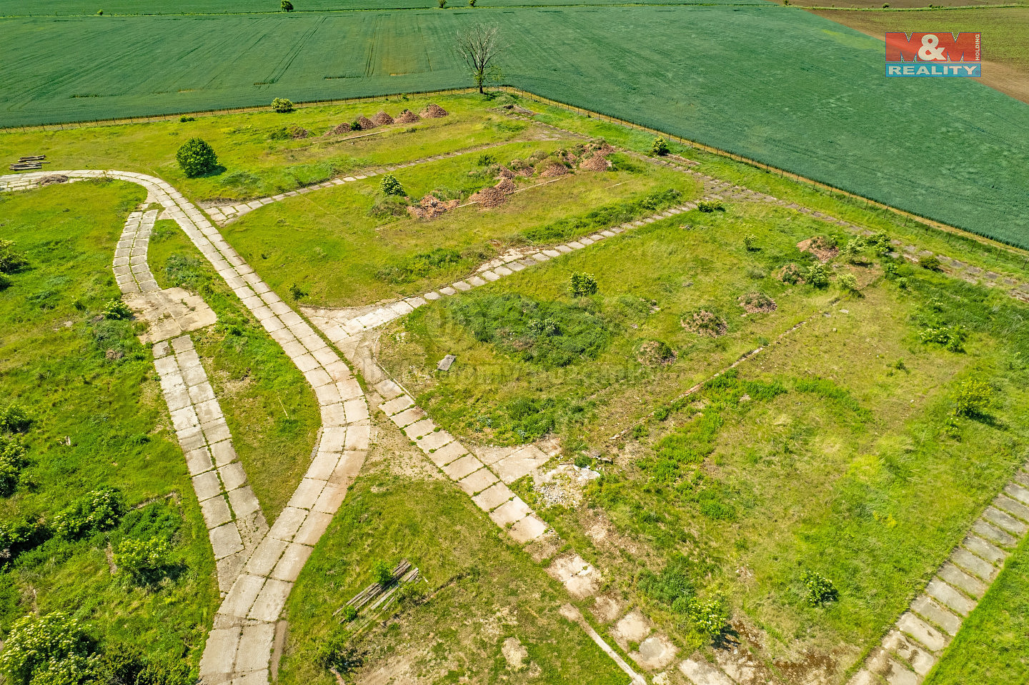 Prodej komerčního pozemku 1 740 m² – fotografie 2