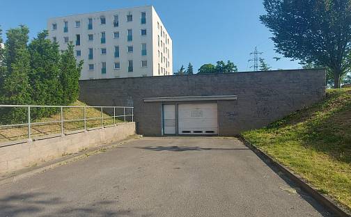Pronájem parkovacích míst na ulici Zderadova, Zderadova, Brno - Trnitá