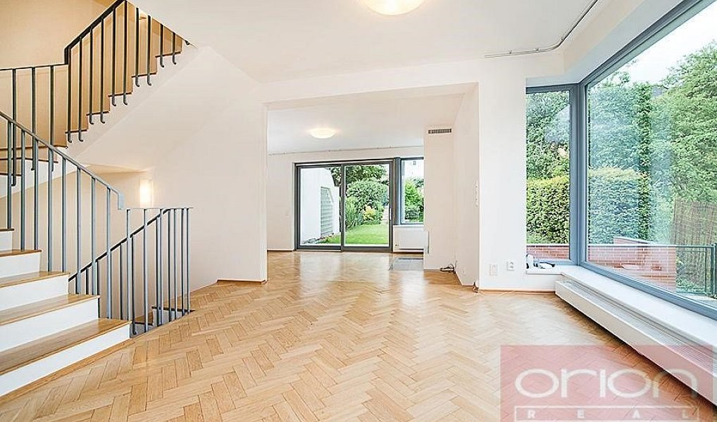Pronájem domu 230 m² s pozemkem 550 m², Praha – náhled fotky 3