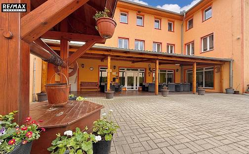 Prodej ubytovacího objektu 1 360 m², Náměstí, Blšany, okres Louny