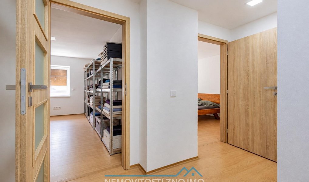 Prodej domu 220 m² s pozemkem 1 436 m², Chvalovice – náhled fotky 12
