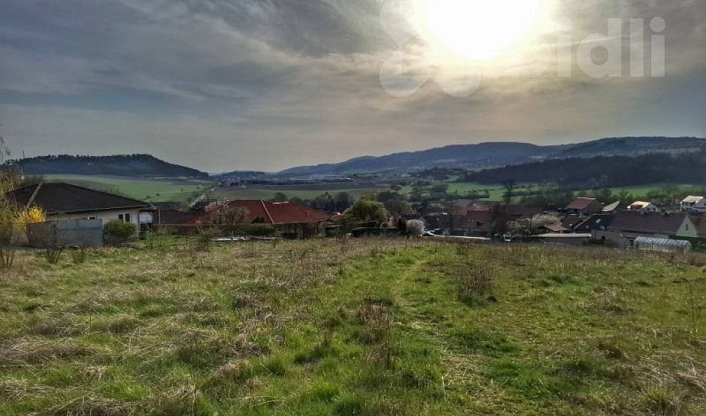 Prodej stavebního pozemku 1 537 m², Králův Dvůr – fotka 1 z 13