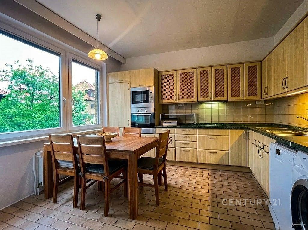 Pronájem bytu 4+kk 83 m² — photo 2