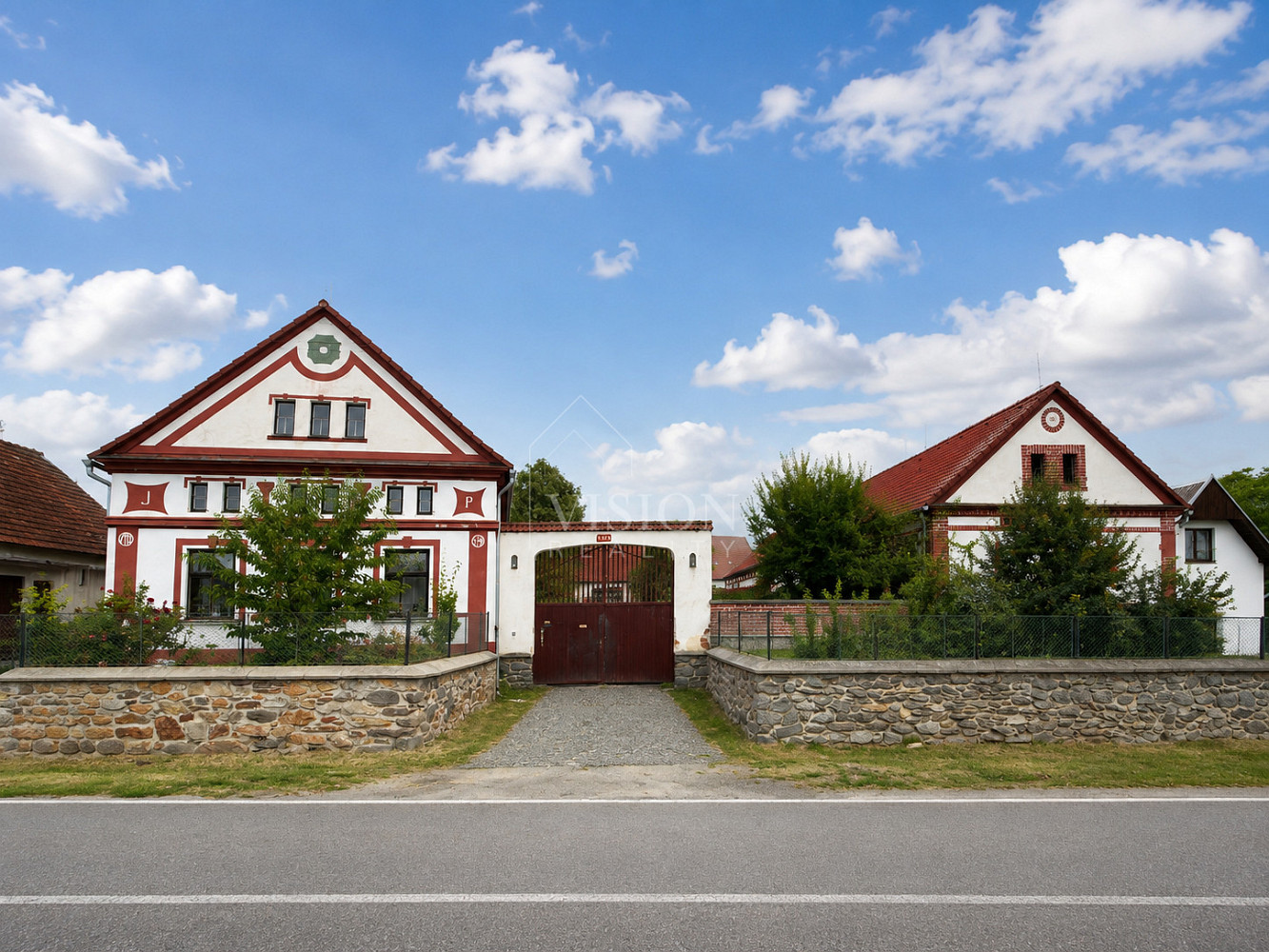 Prodej domu 1 000 m² s pozemkem 643 m²