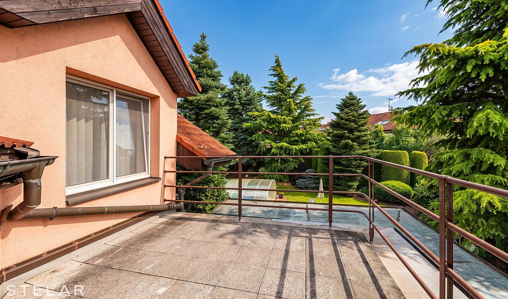 Prodej domu 512 m² s pozemkem 973 m², Jesenice – náhled fotky 16