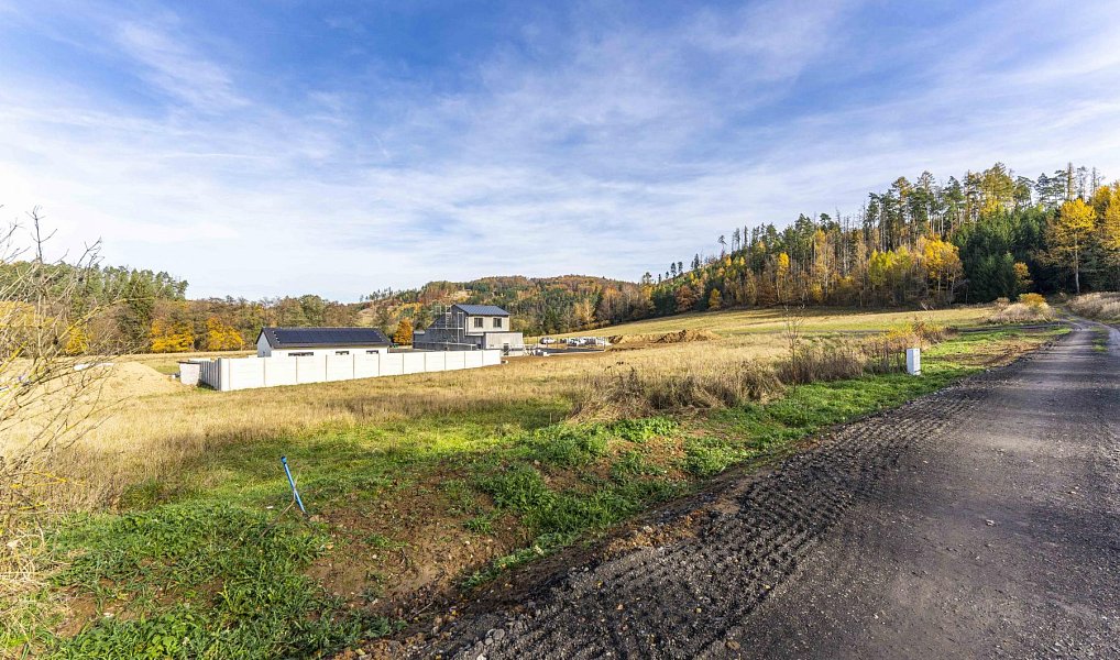 Prodej stavebního pozemku 931 m², Libež – náhled fotky 2