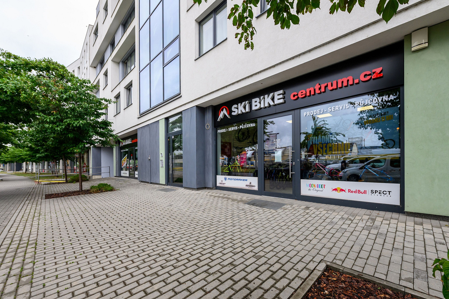 Pronájem obchodních prostor 132 m²