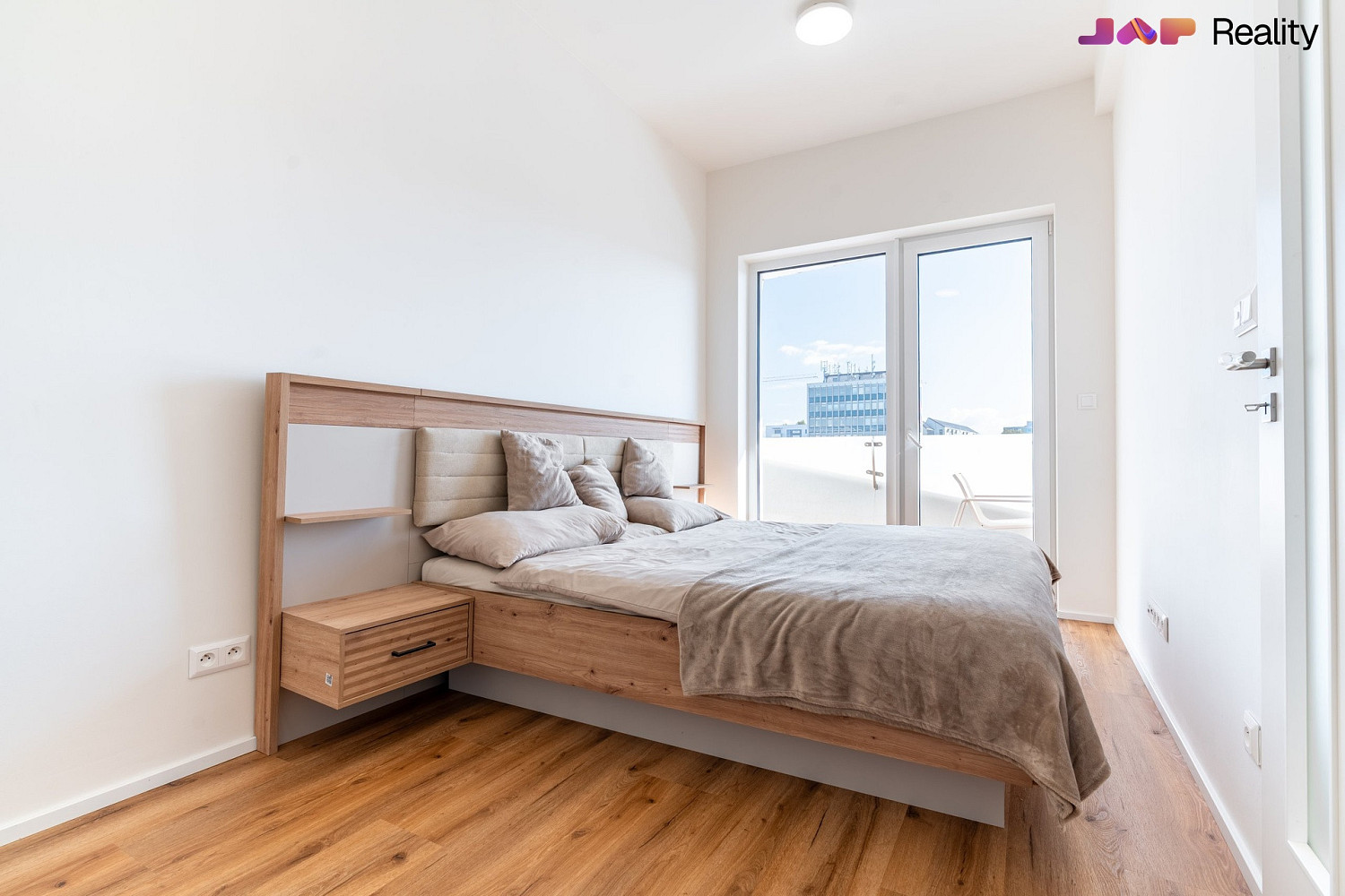 Pronájem bytu 2+kk 54 m² – fotografie 3