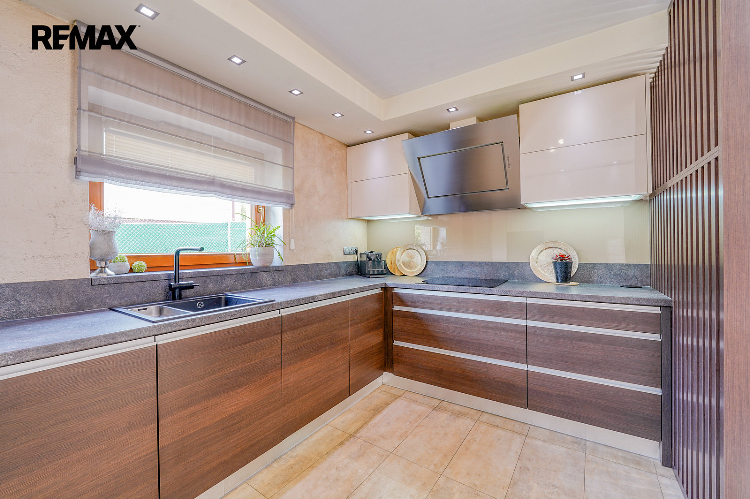 Prodej domu 200 m² s pozemkem 1 161 m² — photo 3