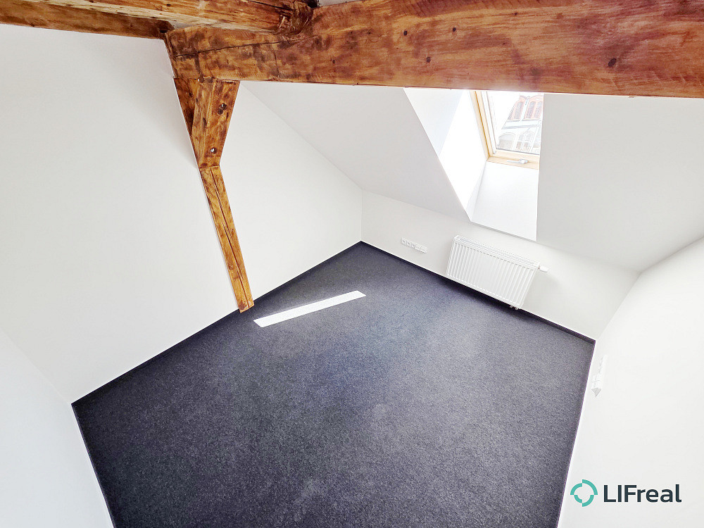 Pronájem kanceláře 194 m² - Widok 4