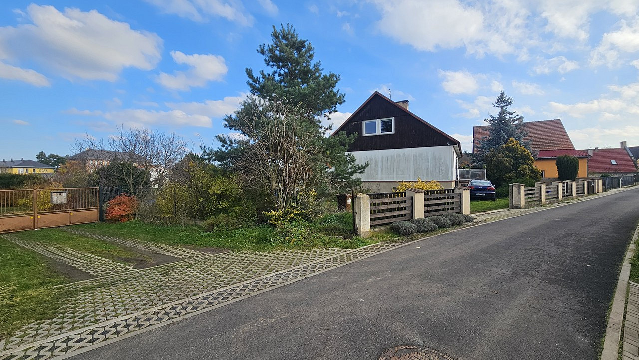 Prodej stavebního pozemku 1 727 m²