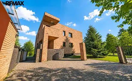 Prodej domu 330 m² s pozemkem 2 013 m², Zádražanská, Praha 9 - Klánovice