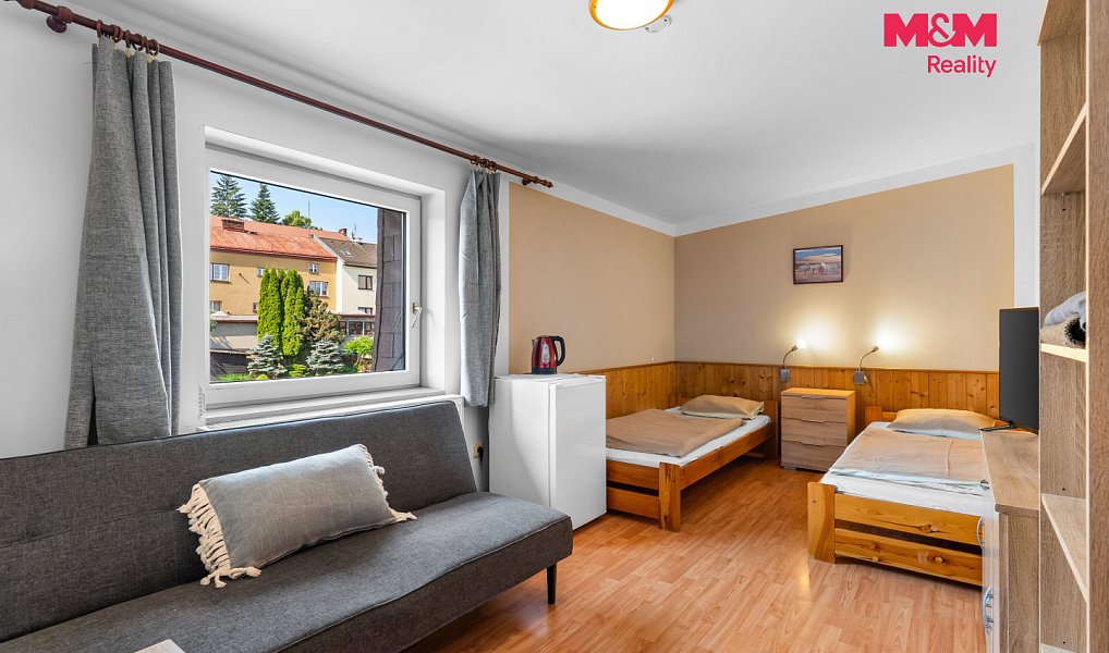 Prodej ubytovacího objektu 600 m², Lomnice nad Popelkou – fotka 1 z 30