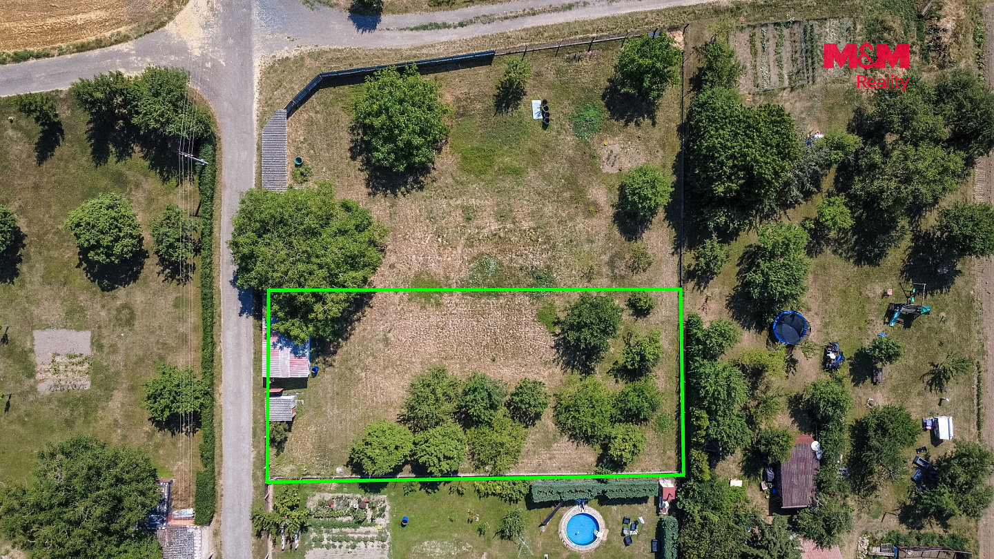 Prodej stavebního pozemku 886 m² — photo 2