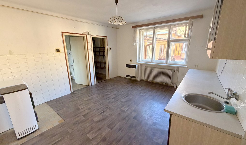 Pronájem domu 150 m² s pozemkem 1 406 m², Hluk – náhled fotky 4