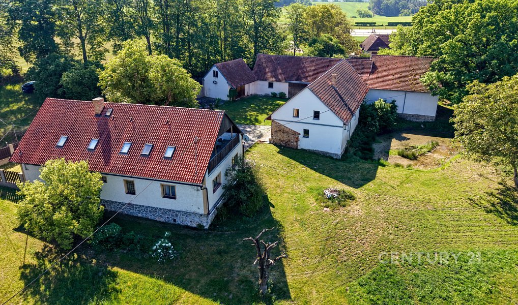 Prodej domu 310 m² s pozemkem 5 983 m², Bystřice – náhled fotky 2