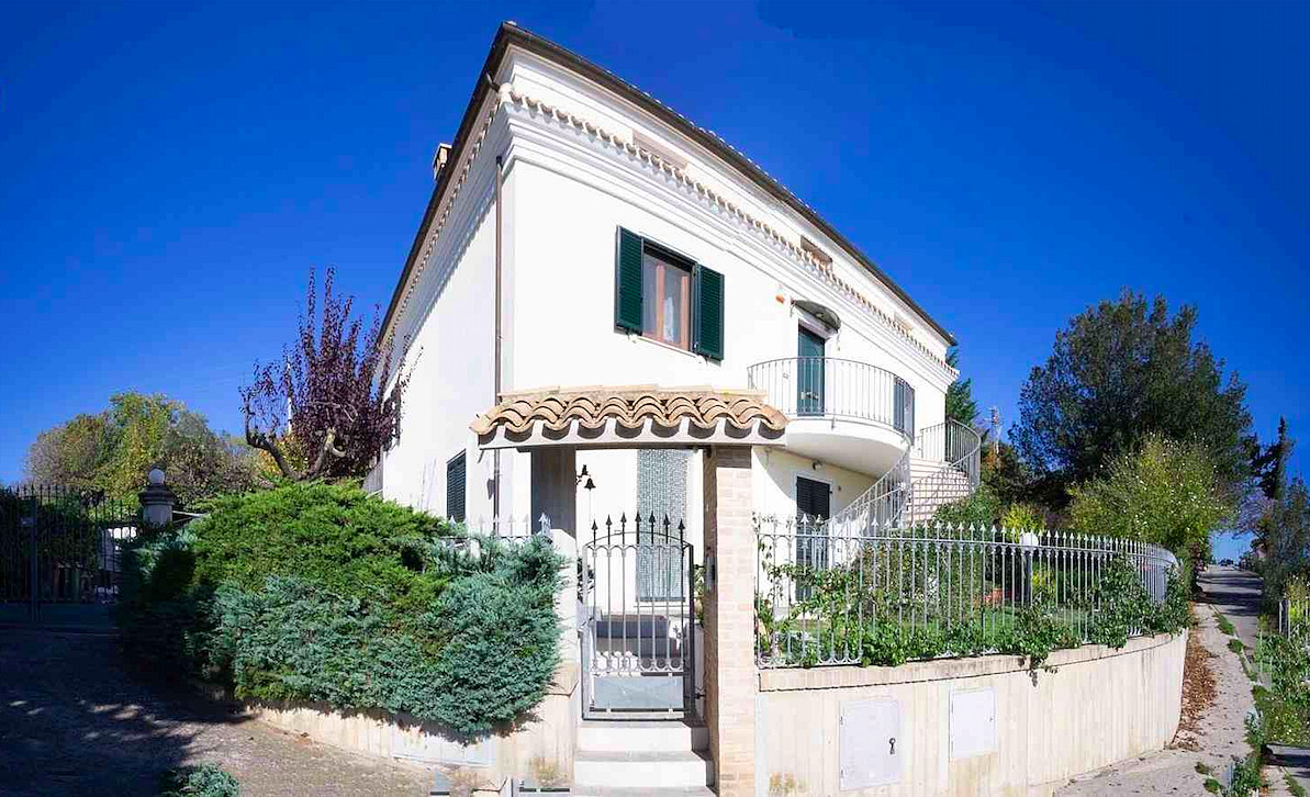 Prodej domu 335 m² s pozemkem 7 000 m²