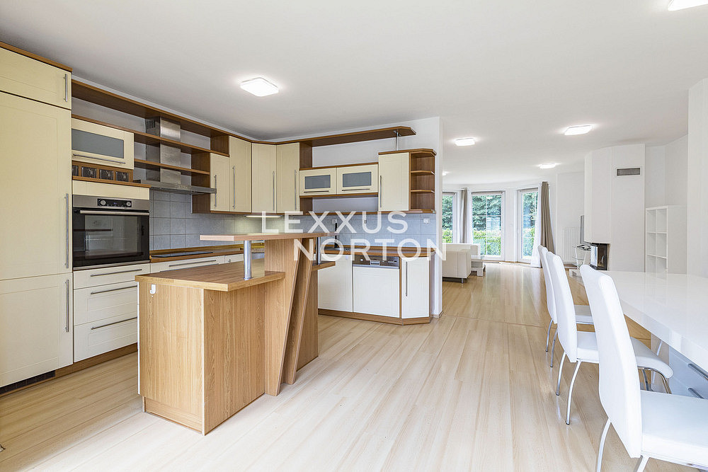 Pronájem domu 204 m² s pozemkem 700 m² – pohled 3