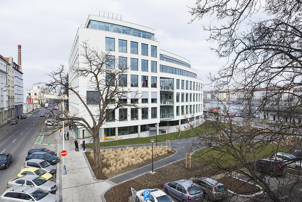 Pronájem obchodních prostor 348 m²