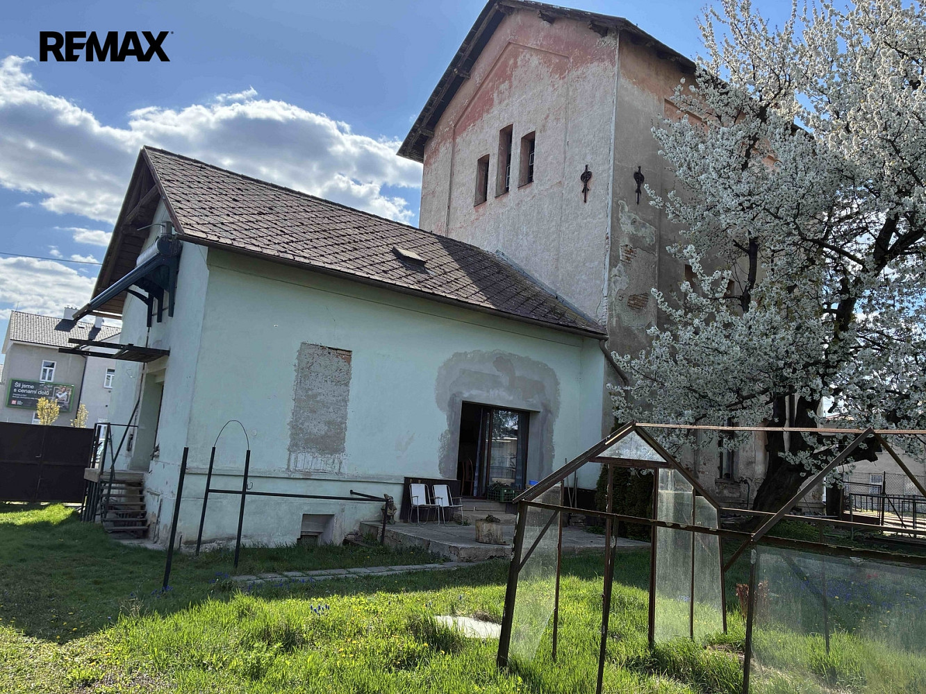 Prodej komerčního pozemku 1 208 m²