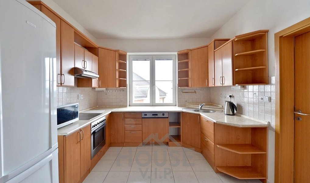 Pronájem domu 839 m² s pozemkem 1 056 m², Praha – náhled fotky 11