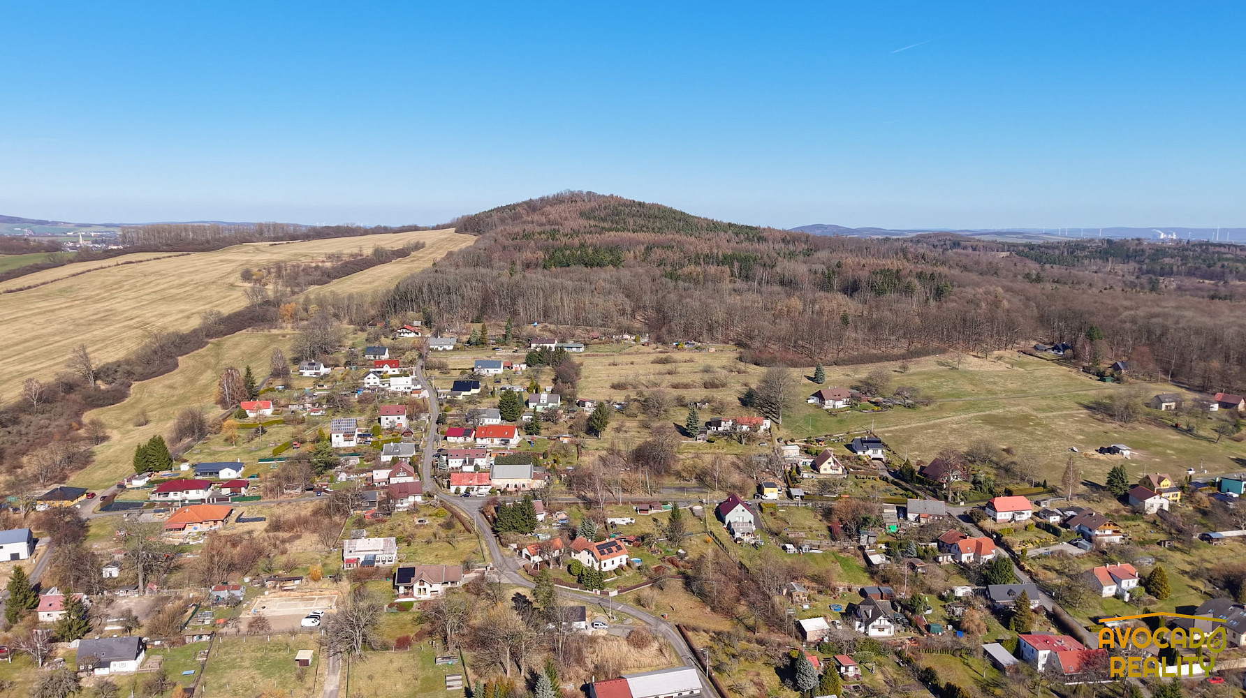 Prodej stavebního pozemku 971 m² – fotografie 2