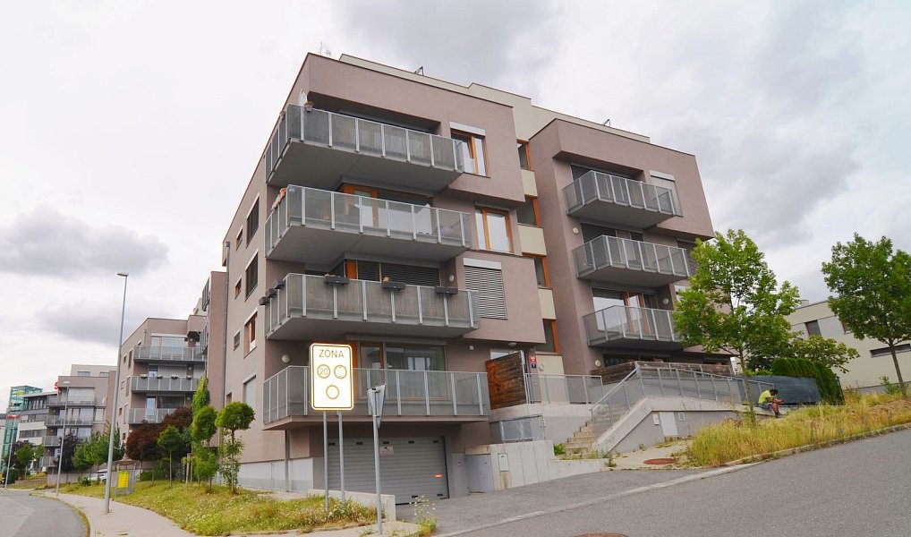 Pronájem bytu 2+kk 68 m², Praha – náhled fotky 29