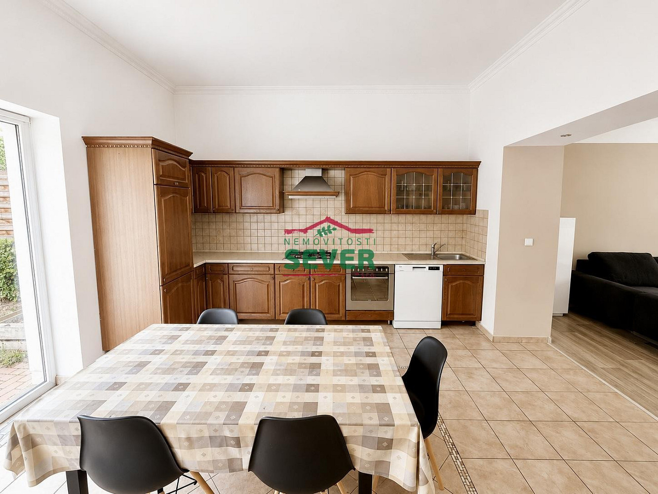 Prodej domu 194 m² s pozemkem 197 m² — photo 2