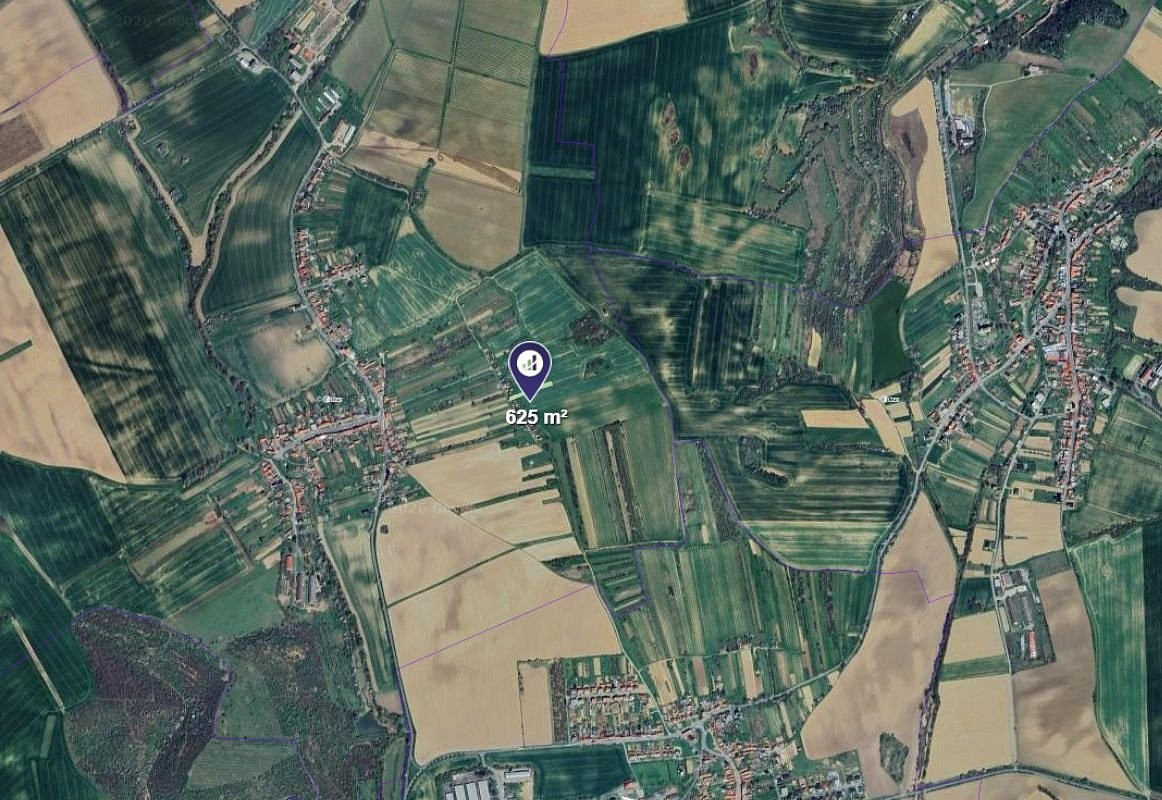 Prodej stavebního pozemku 625 m² – pohled 2