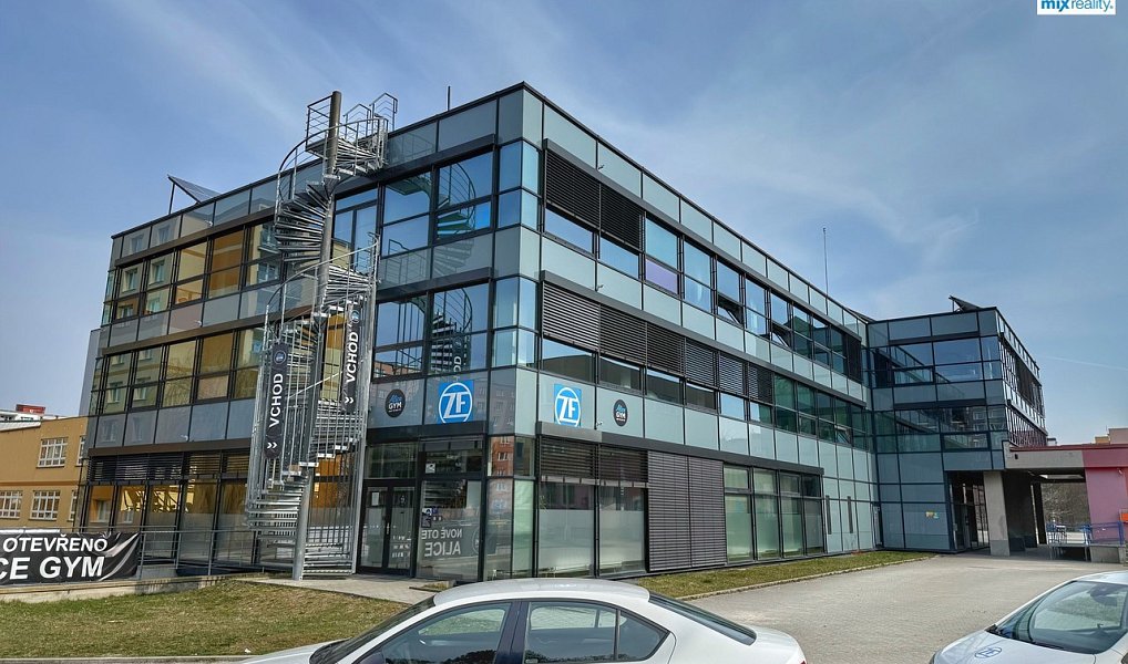 Pronájem kanceláře 2 000 m², Plzeň – fotka 1 z 13