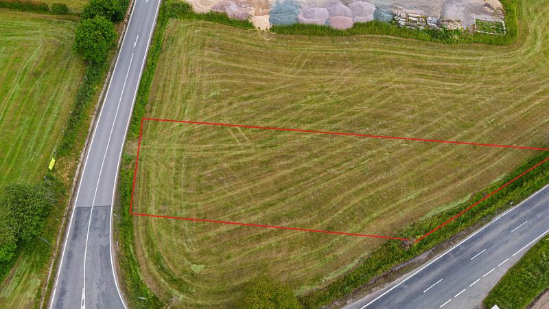 Prodej komerčního pozemku 1 241 m²