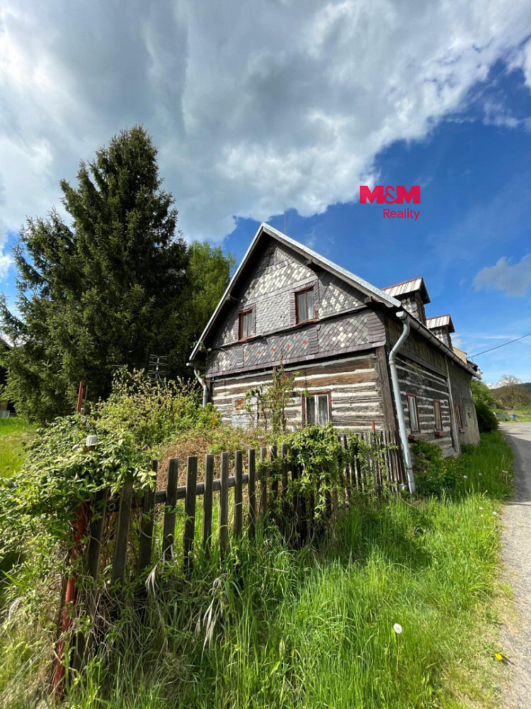 Prodej domu 130 m² s pozemkem 1 323 m²
