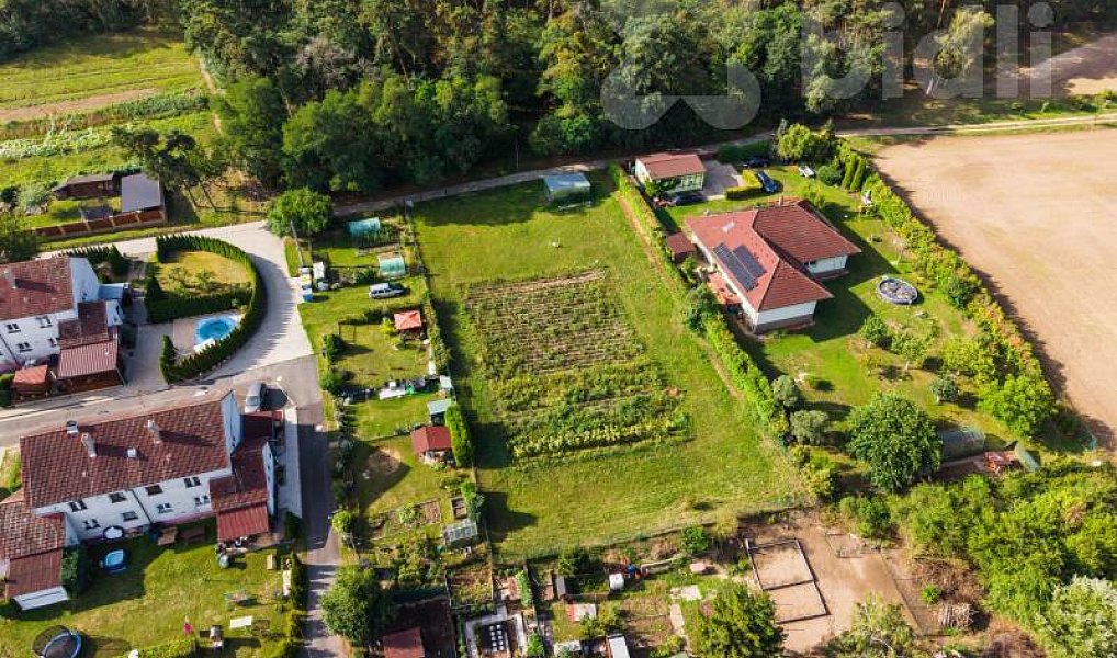 Prodej stavebního pozemku 2 000 m², Přestavlky – fotka 1 z 11