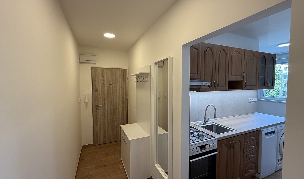 Pronájem bytu 2+1 63 m², Zlín – náhled fotky 9