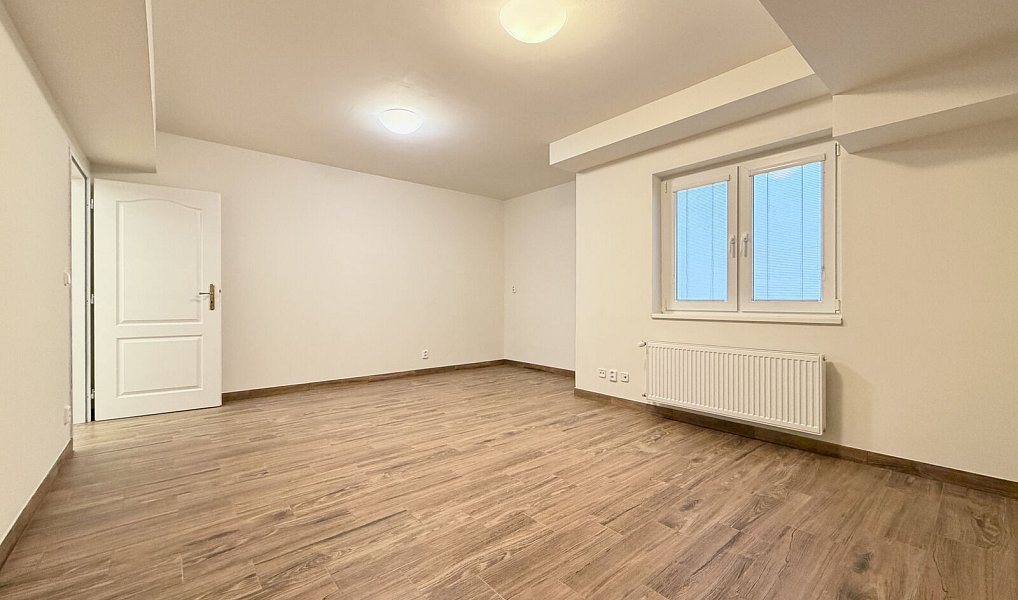 Pronájem domu 302 m² s pozemkem 737 m², Praha – náhled fotky 23