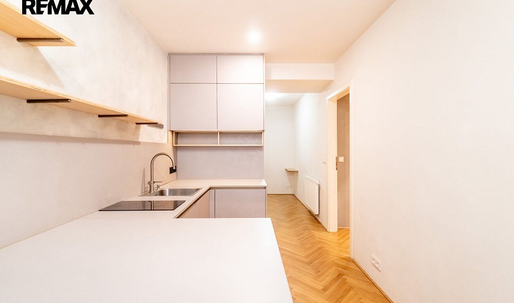 Pronájem bytu 1+kk 25 m², Praha – náhled fotky 6