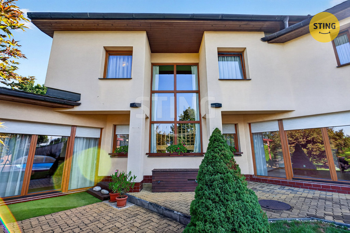 Prodej domu 215 m² s pozemkem 1 157 m² – fotografie 2