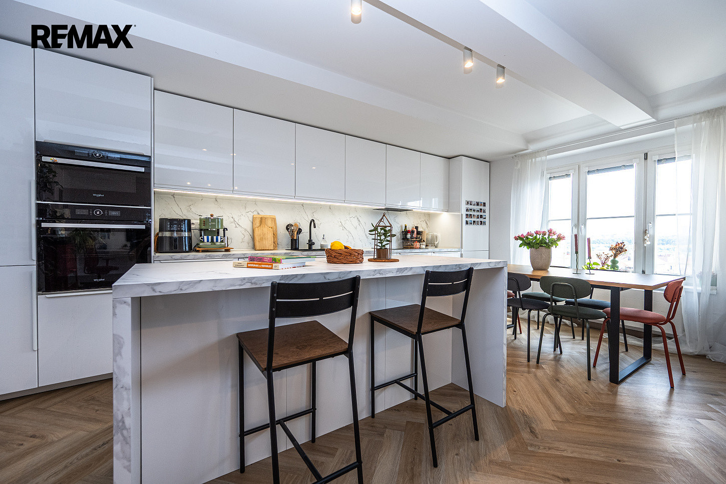 Prodej bytu 2+kk 62 m² – pohled 2