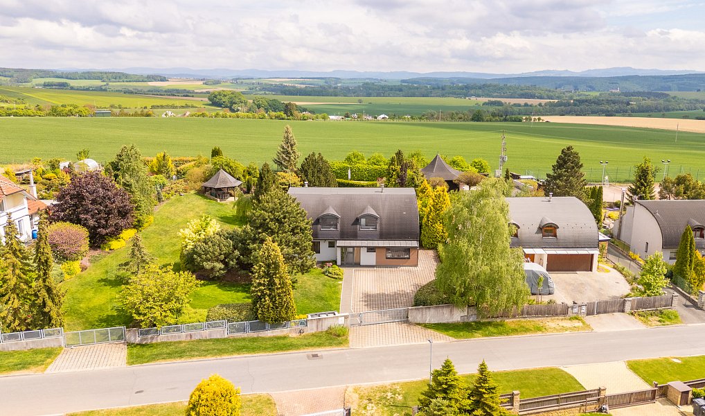 Prodej domu 252 m² s pozemkem 4 031 m², Fryšták – náhled fotky 3