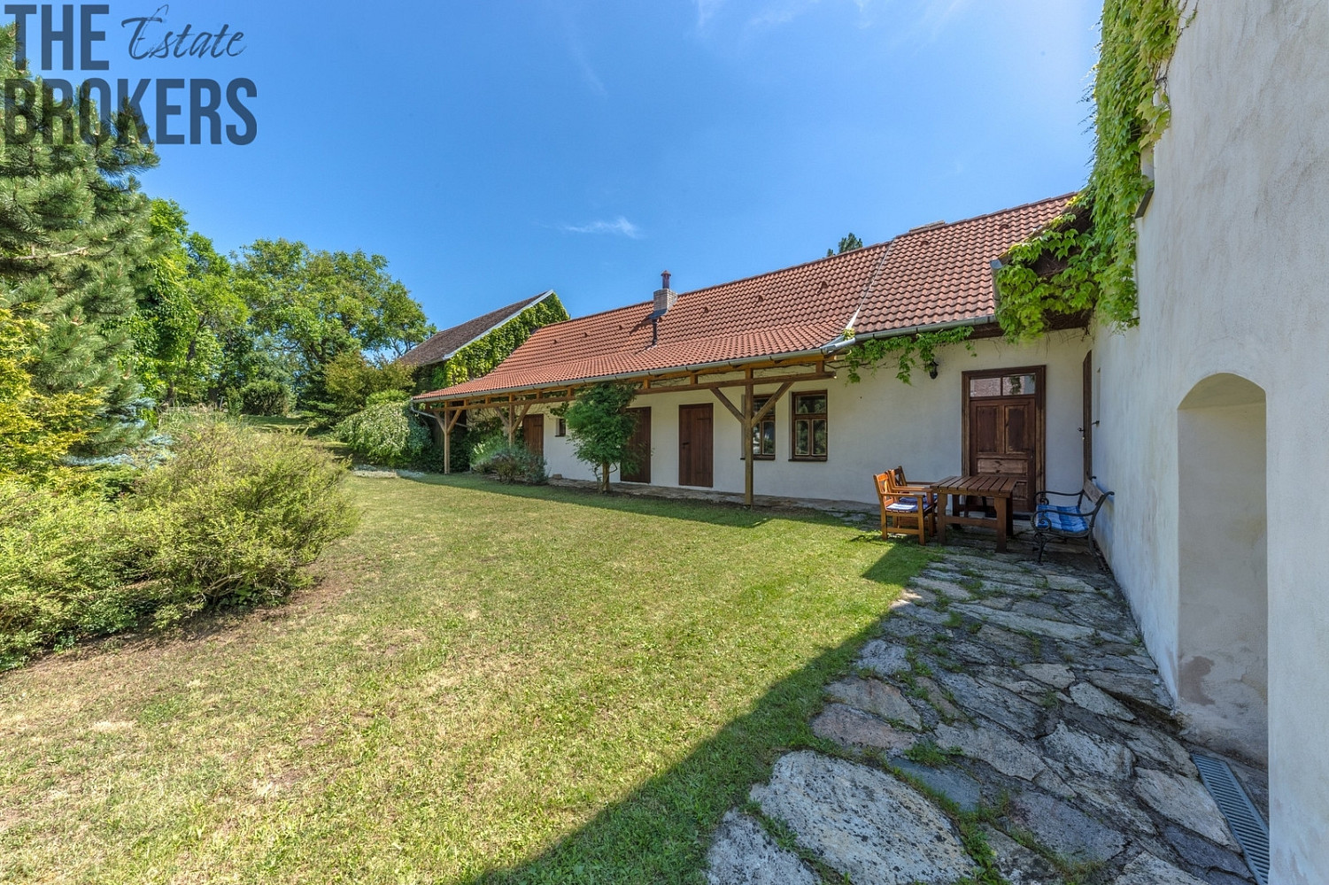 Prodej domu 250 m² s pozemkem 1 313 m² — photo 2