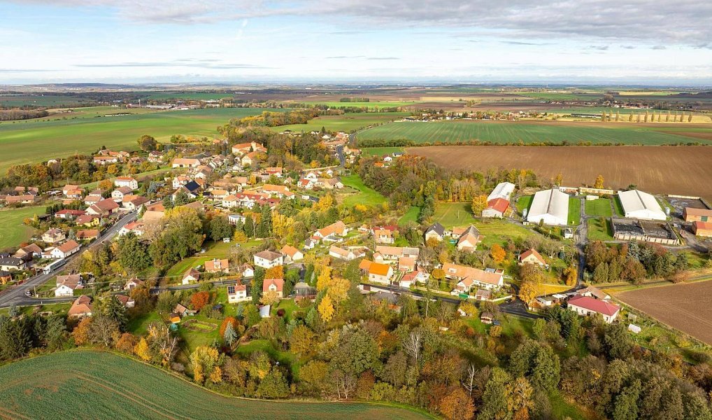 Prodej stavebního pozemku 1 327 m², Bečváry – náhled fotky 12