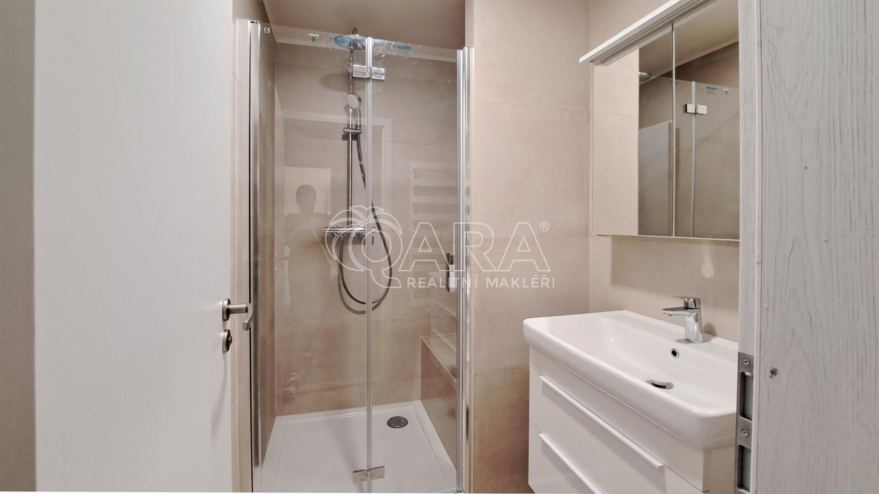 Pronájem bytu 2+kk 49 m² – fotografie 2