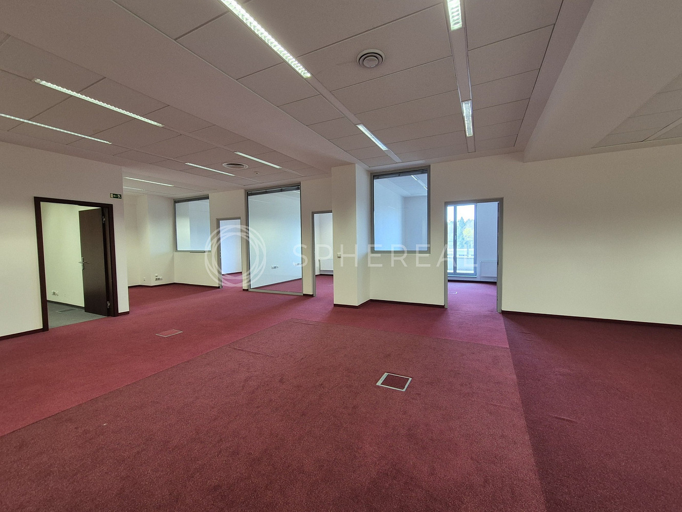 Pronájem kanceláře 221 m² — photo 2