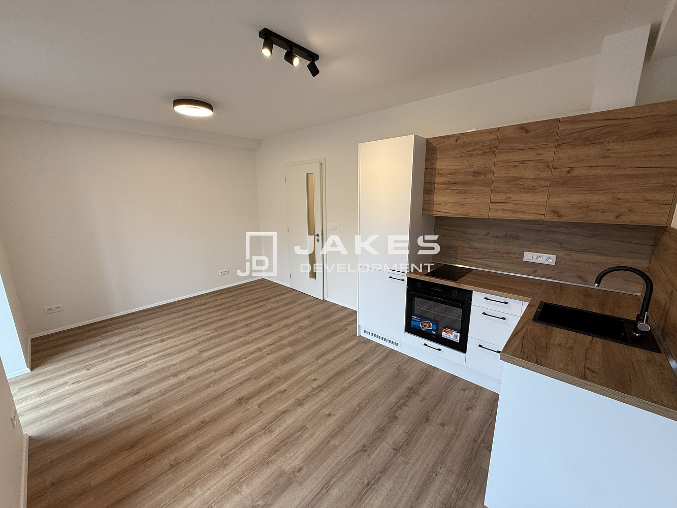 Pronájem bytu 1+kk 26 m² – fotografie 2