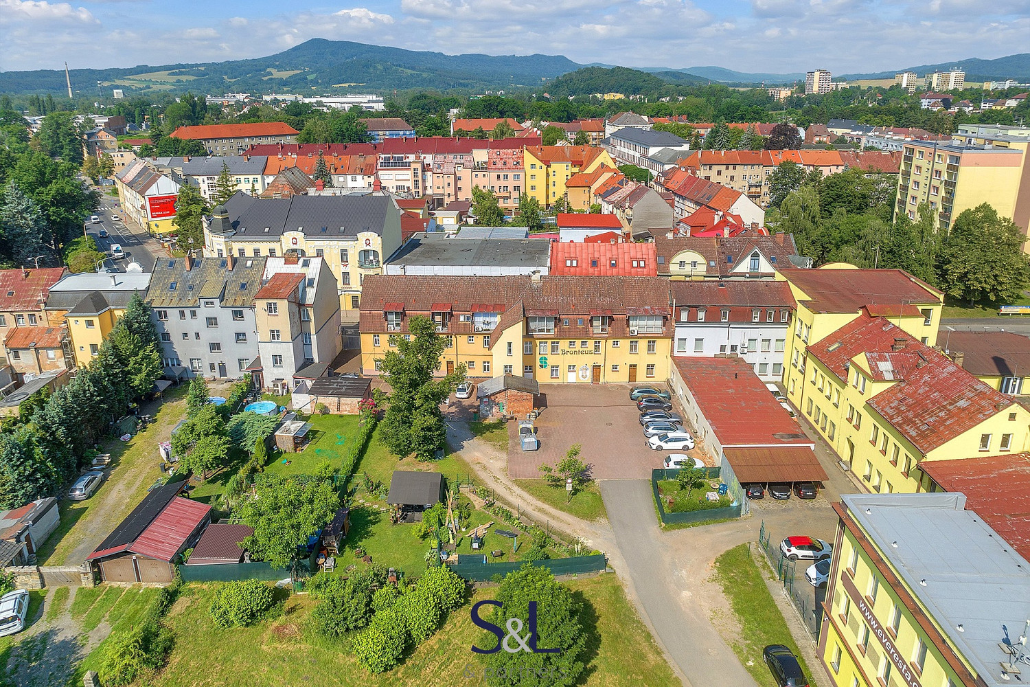 Prodej nájemního domu, činžáku 1 036 m² – fotografie 3
