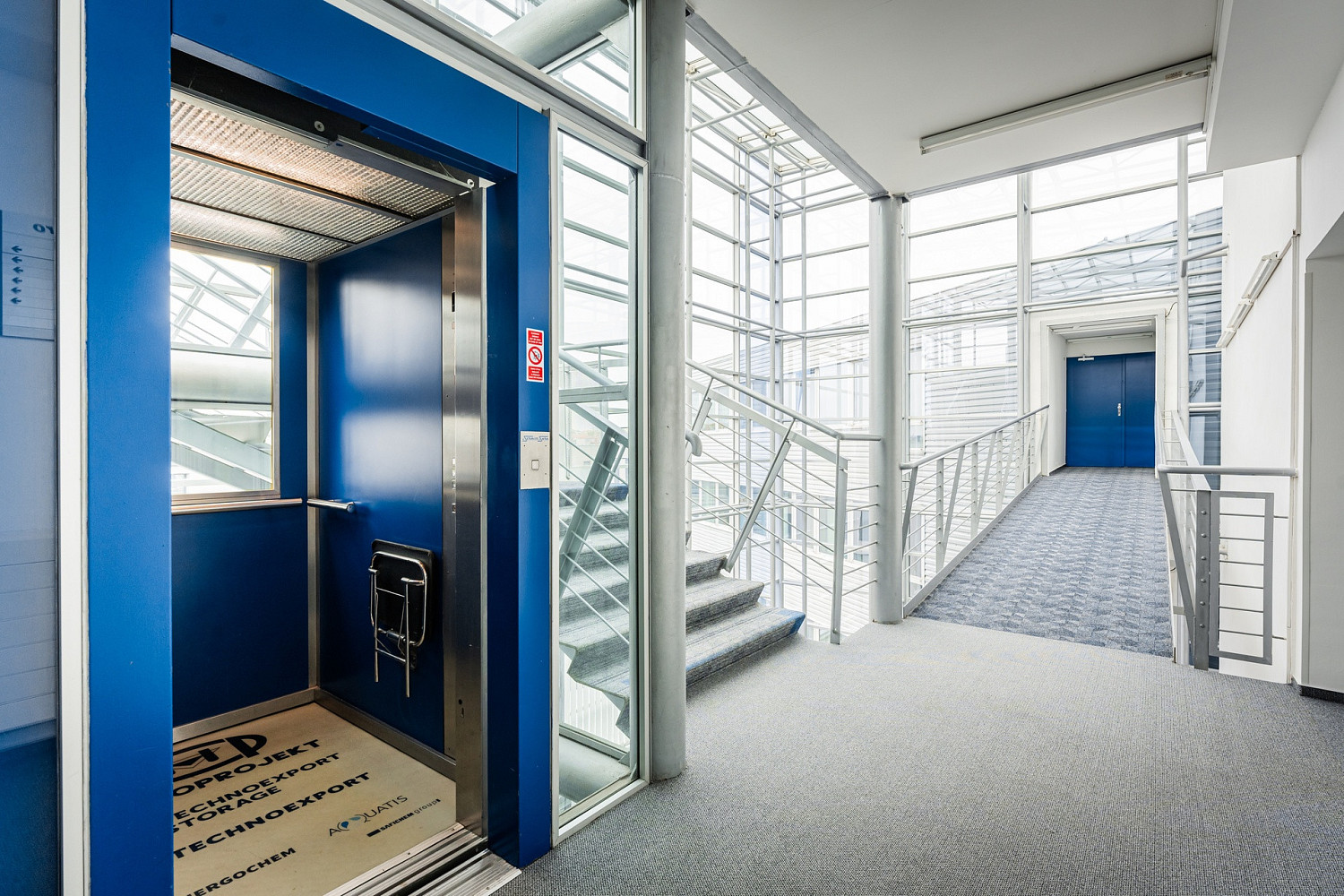 Pronájem kanceláře 628 m² – fotografie 2