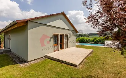 Pronájem domu 108 m² s pozemkem 560 m², Krajní, Postřižín, okres Mělník