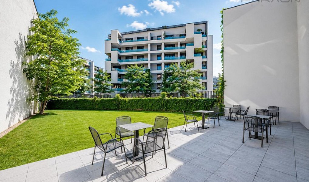 Prodej obchodních prostor 303 m², Praha – náhled fotky 2