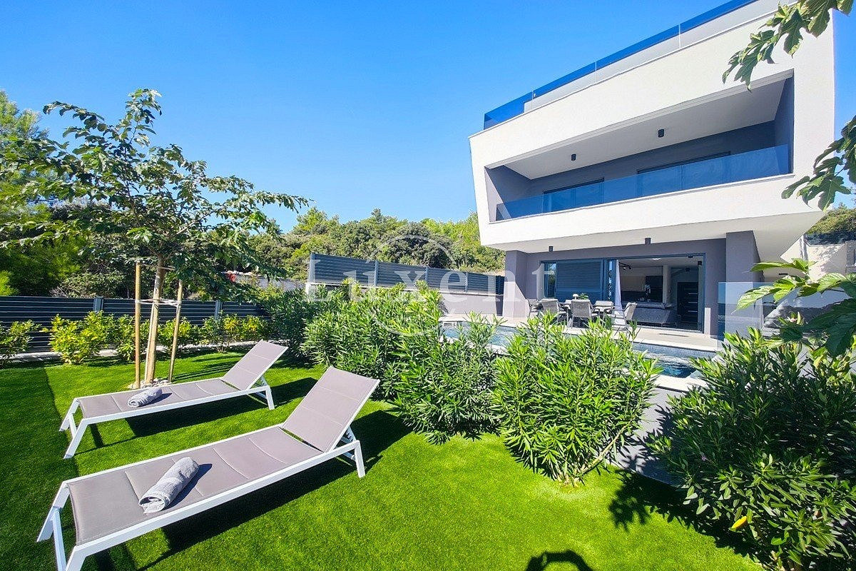 Prodej domu 210 m² s pozemkem 310 m² – pohled 4