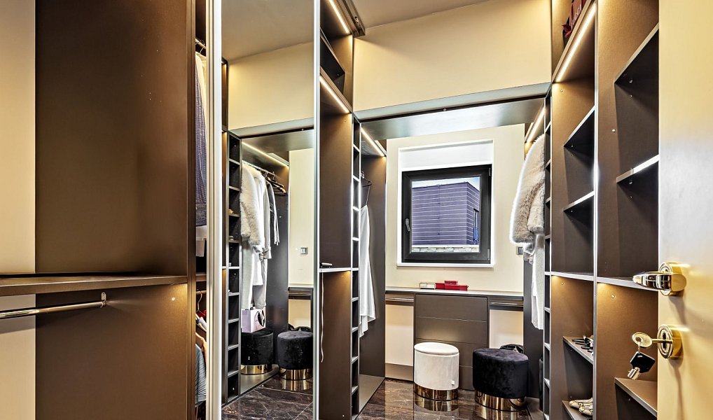 Prodej domu 378 m² s pozemkem 1 166 m², Králův Dvůr – náhled fotky 27